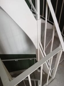 Trap laten schilderen door schilder